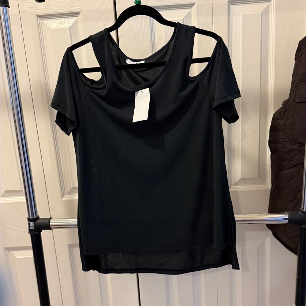 Amelia James Black Cold-Shoulder Short Sleeve Top